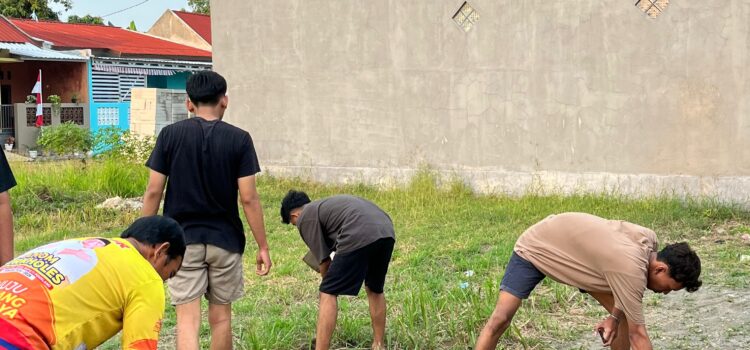 KERJA BAKTI BERSAMA WARGA DESA BANJARDAWA DAN MAHASISWA KKN-T UNIVERSITAS ALMA ATA YOGYAKARTA DALAM MENYAMBUT HARI KEMERDEKAAN RI KE-80 KERJA BAKTI BERSAMA WARGA DESA BANJARDAWA DAN MAHASISWA KKN-T UNIVERSITAS ALMA ATA YOGYAKARTA DALAM MENYAMBUT HARI KEMERDEKAAN RI KE-80