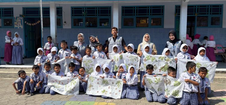 MAHASISWA KKN ALMA ATA MENGADAKAN “KELAS INSPIRASI : ECOPRINT” DI SD NEGERI 02 BANJARDAWA